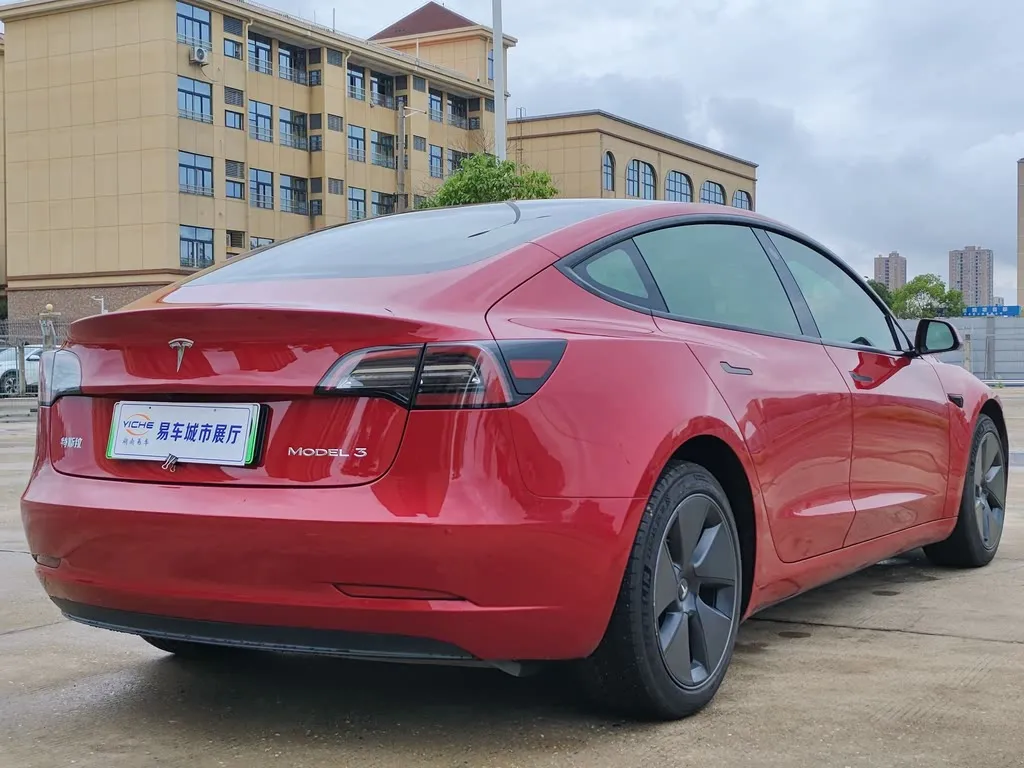 Tesla Model 3 — фото 4