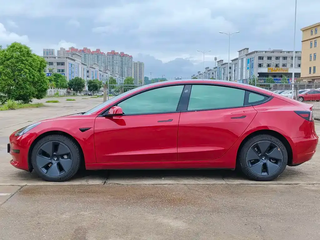 Tesla Model 3 — фото 7