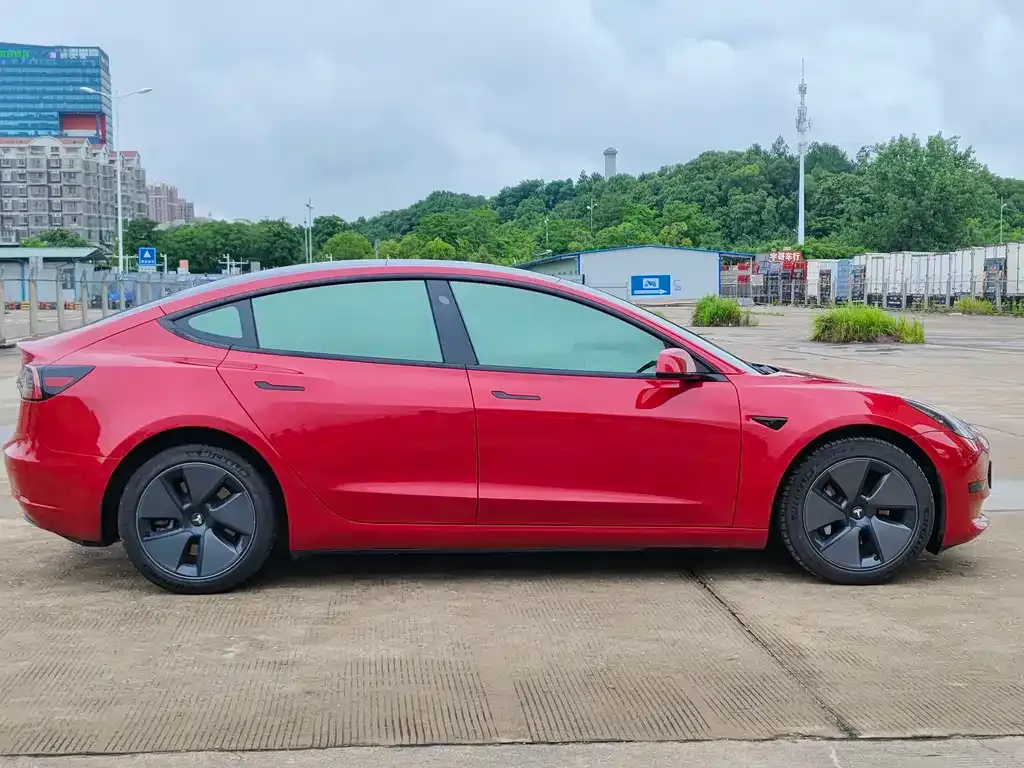 Tesla Model 3 — фото 8