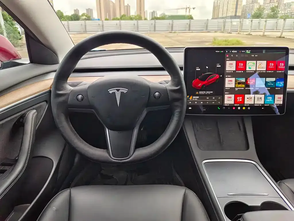 Tesla Model 3 — фото 9