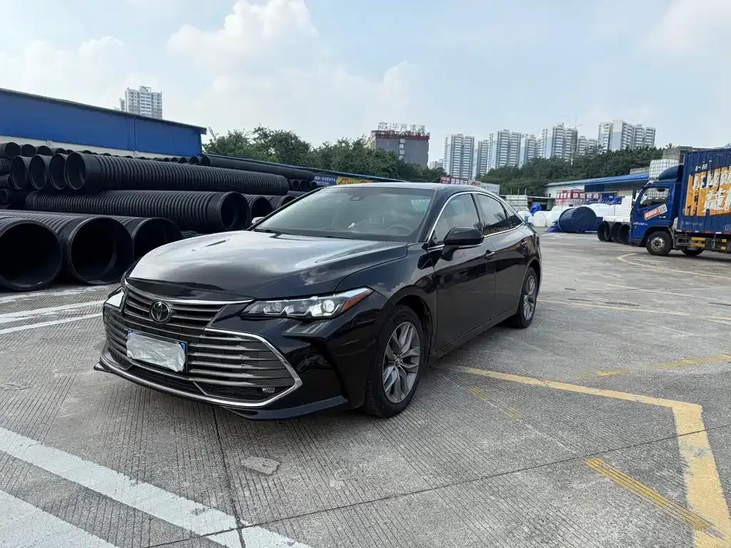 Toyota Avalon — фото 1