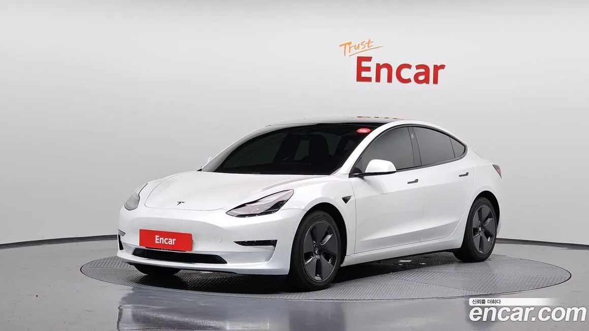 Tesla Model 3 — фото 1