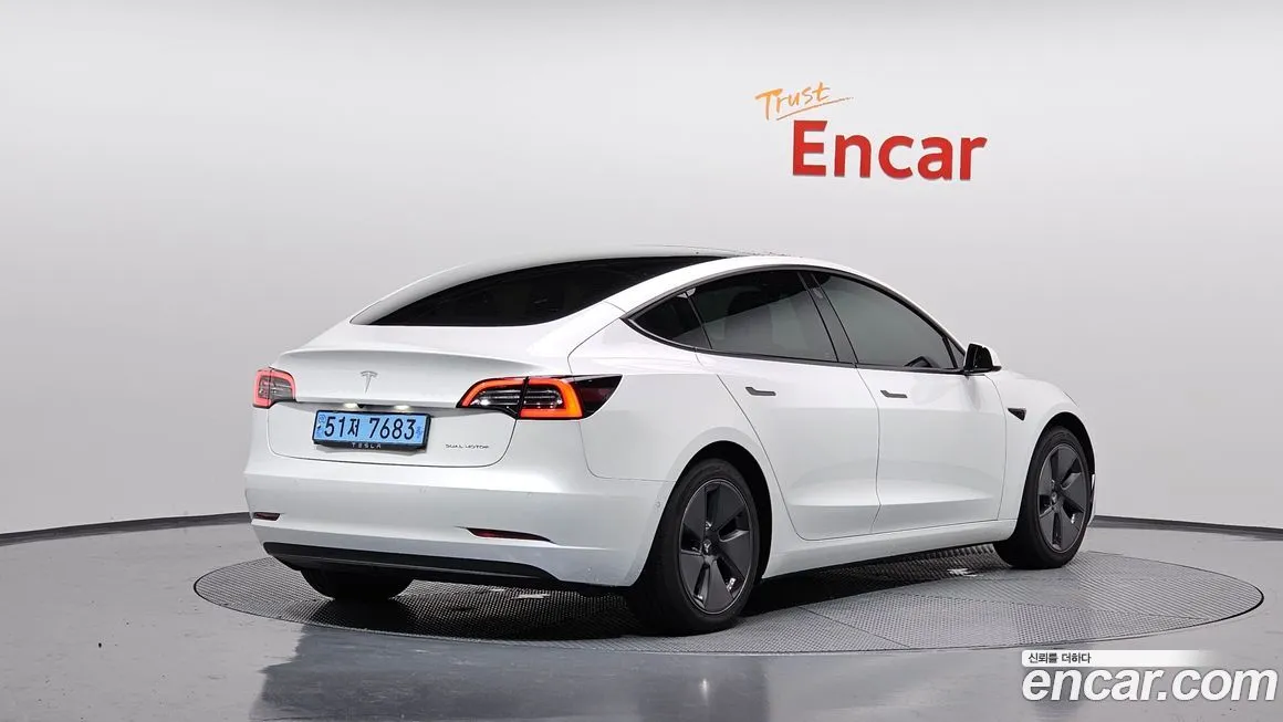 Tesla Model 3 — фото 2