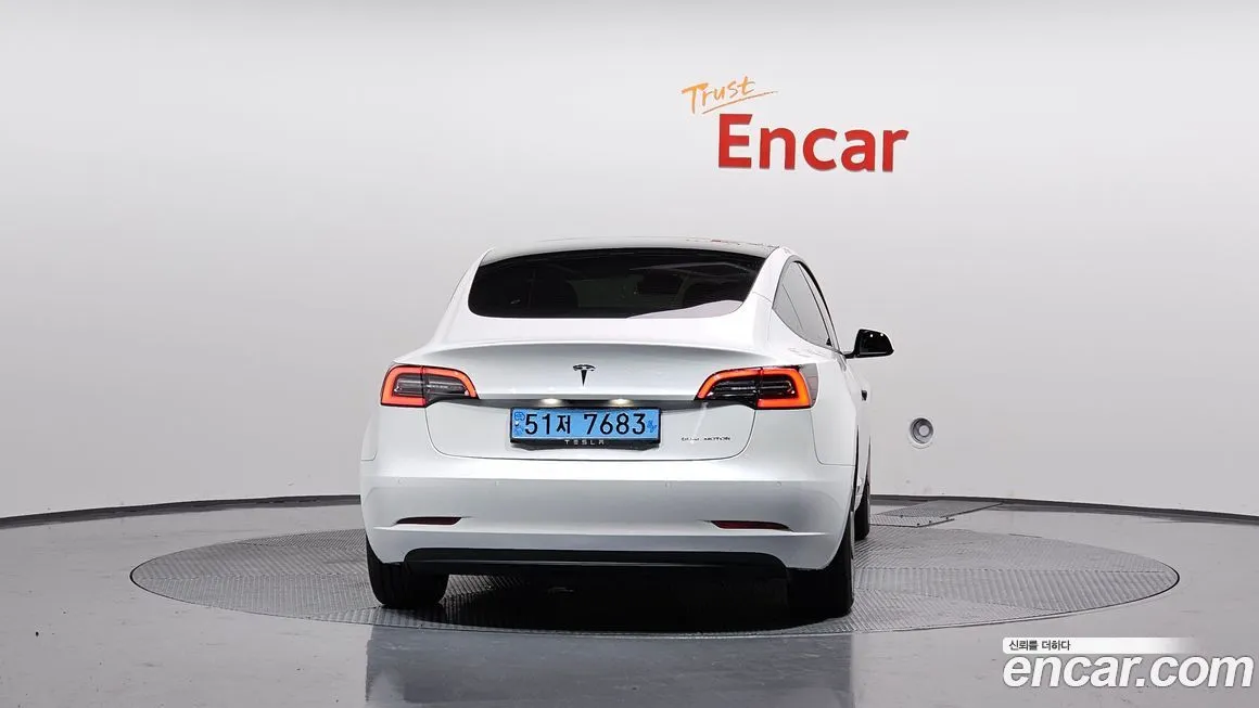 Tesla Model 3 — фото 4