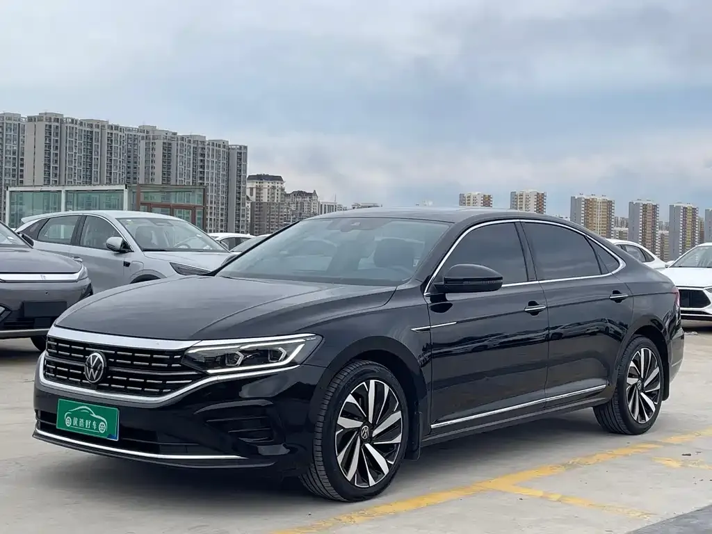 Volkswagen Passat — фото 1