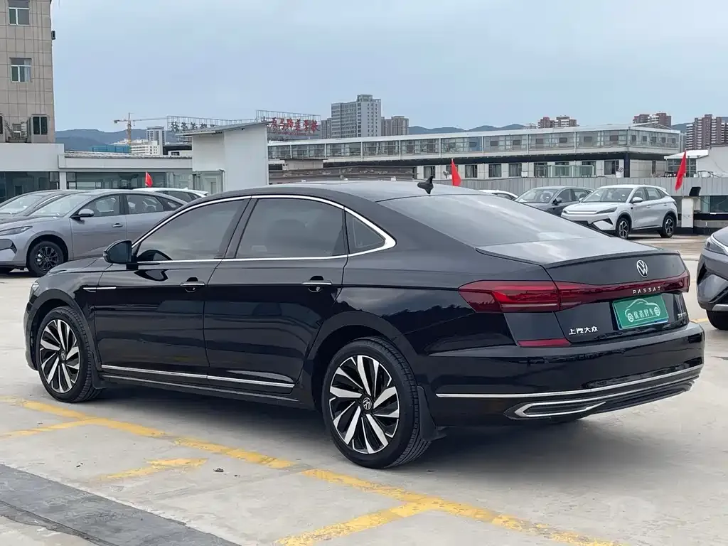 Volkswagen Passat — фото 9