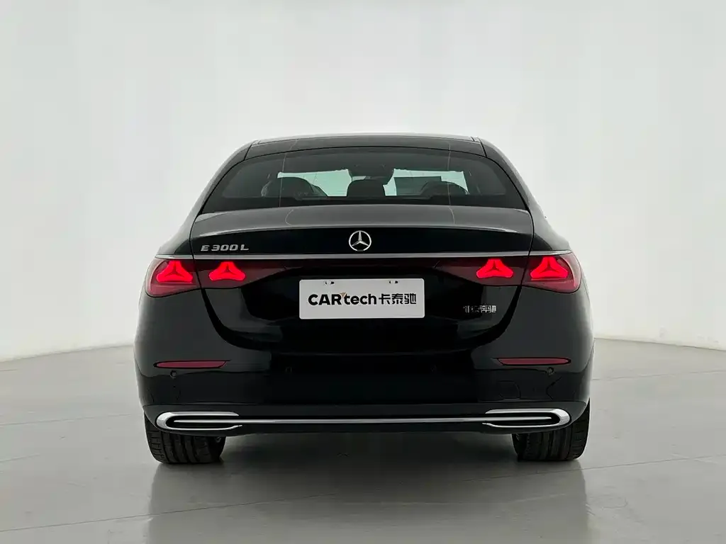 Mercedes-Benz E-Class — фото 2