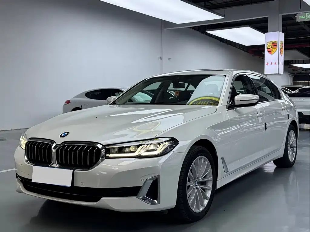 BMW 5 Series — фото 1
