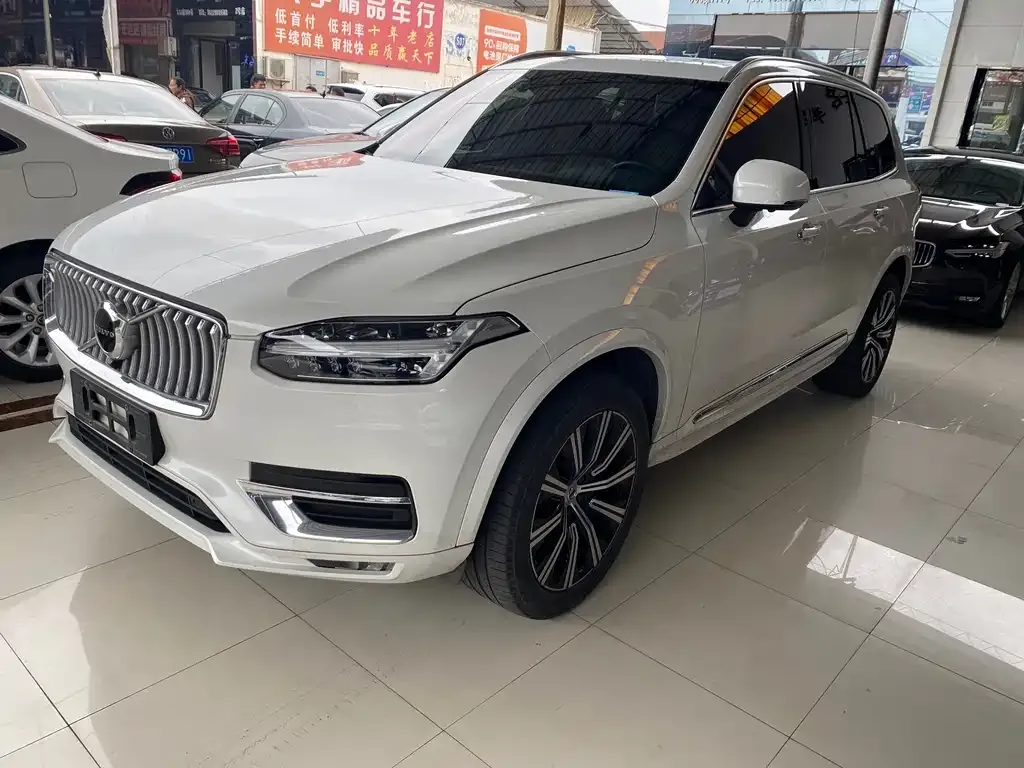 Volvo XC90 — фото 1