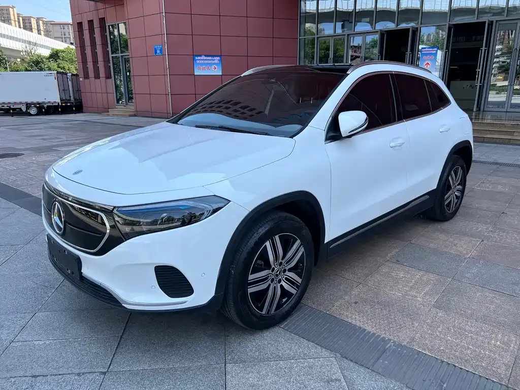 Mercedes-Benz EQA — фото 1