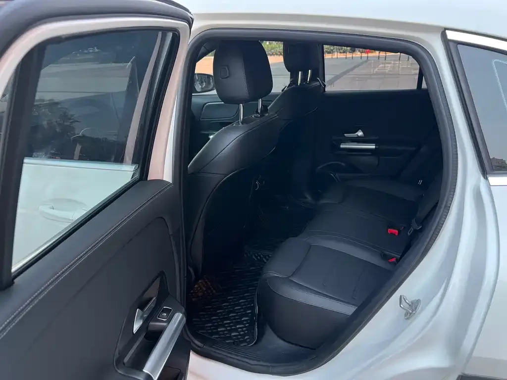 Mercedes-Benz EQA — фото 10