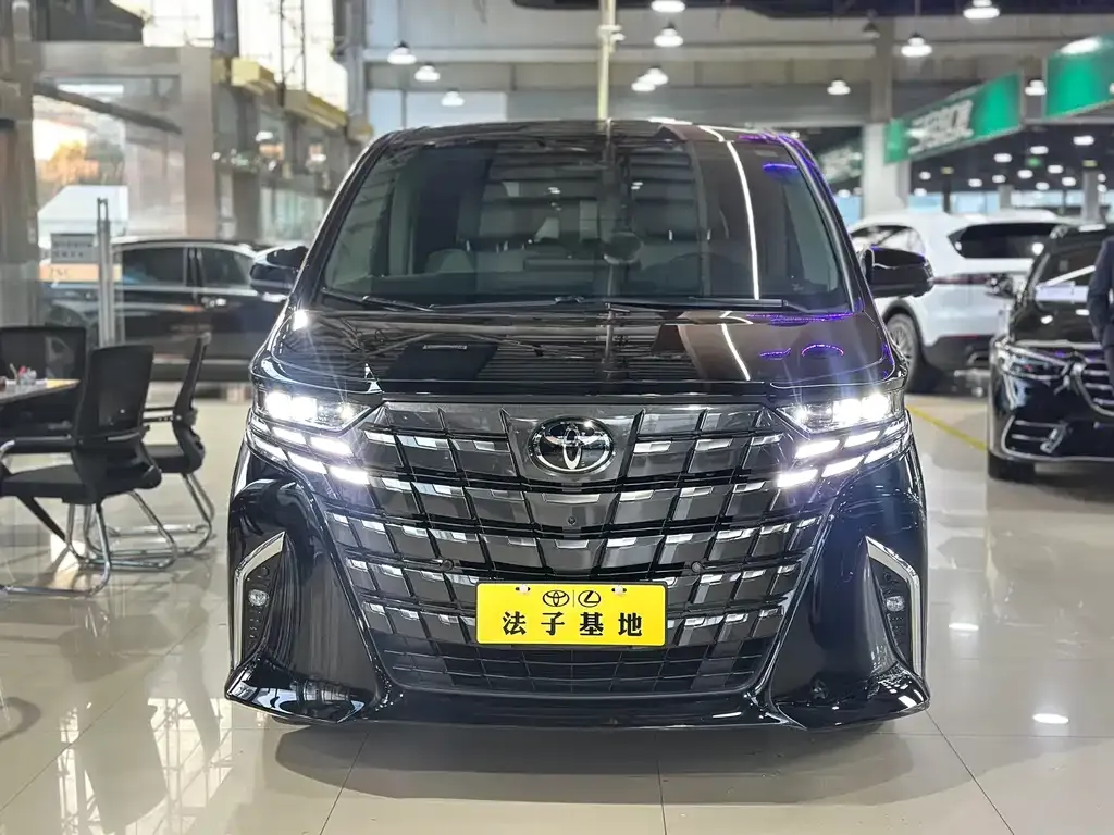 Toyota Alphard — фото 3