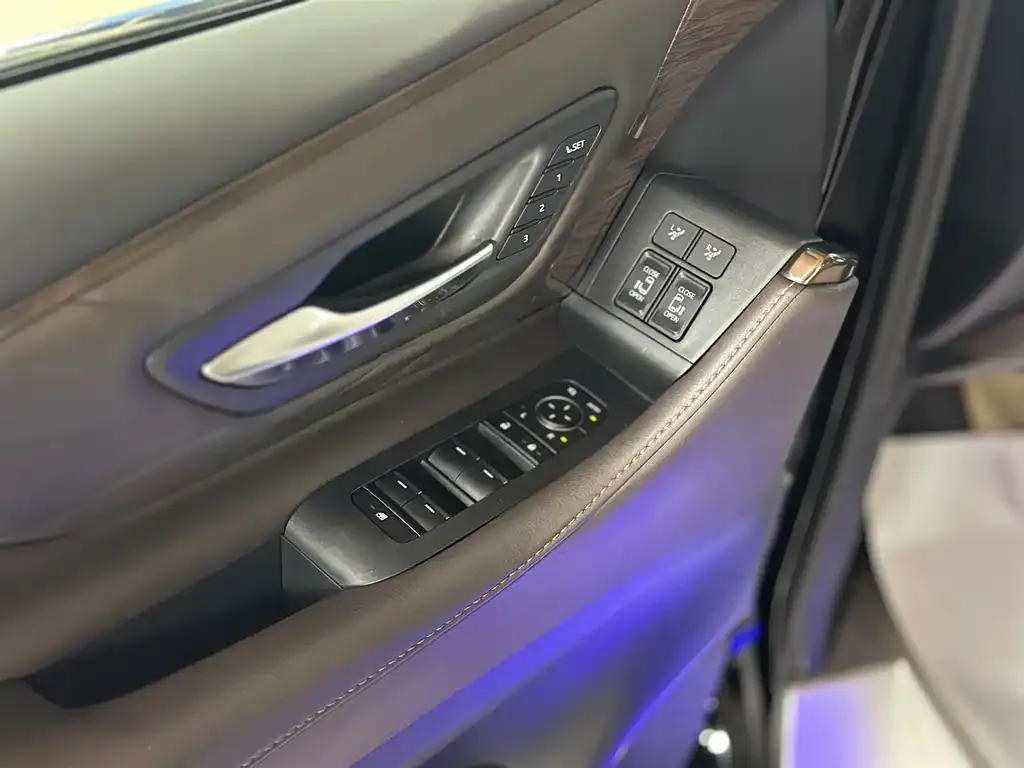 Toyota Alphard — фото 8
