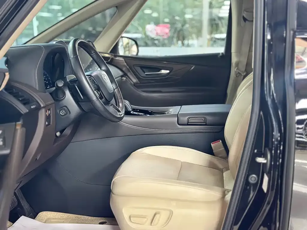 Toyota Alphard — фото 9