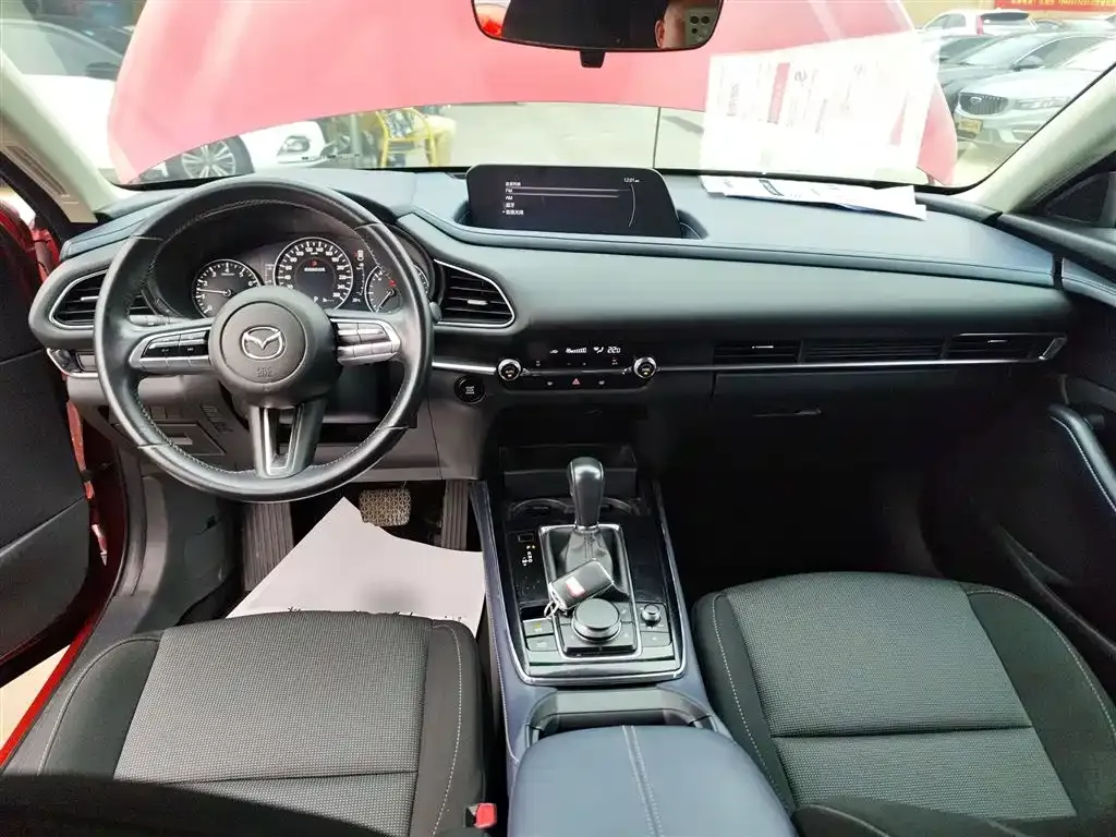 Mazda CX-30 — фото 10