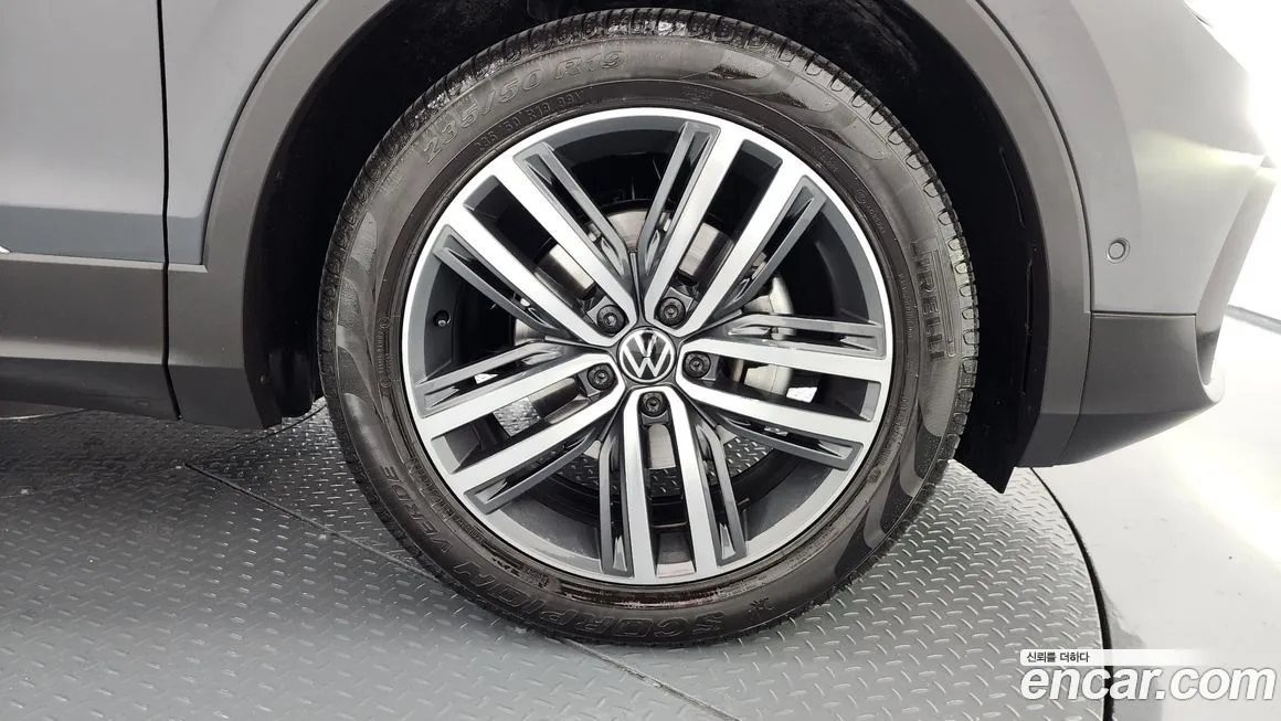 Volkswagen Tiguan — фото 5