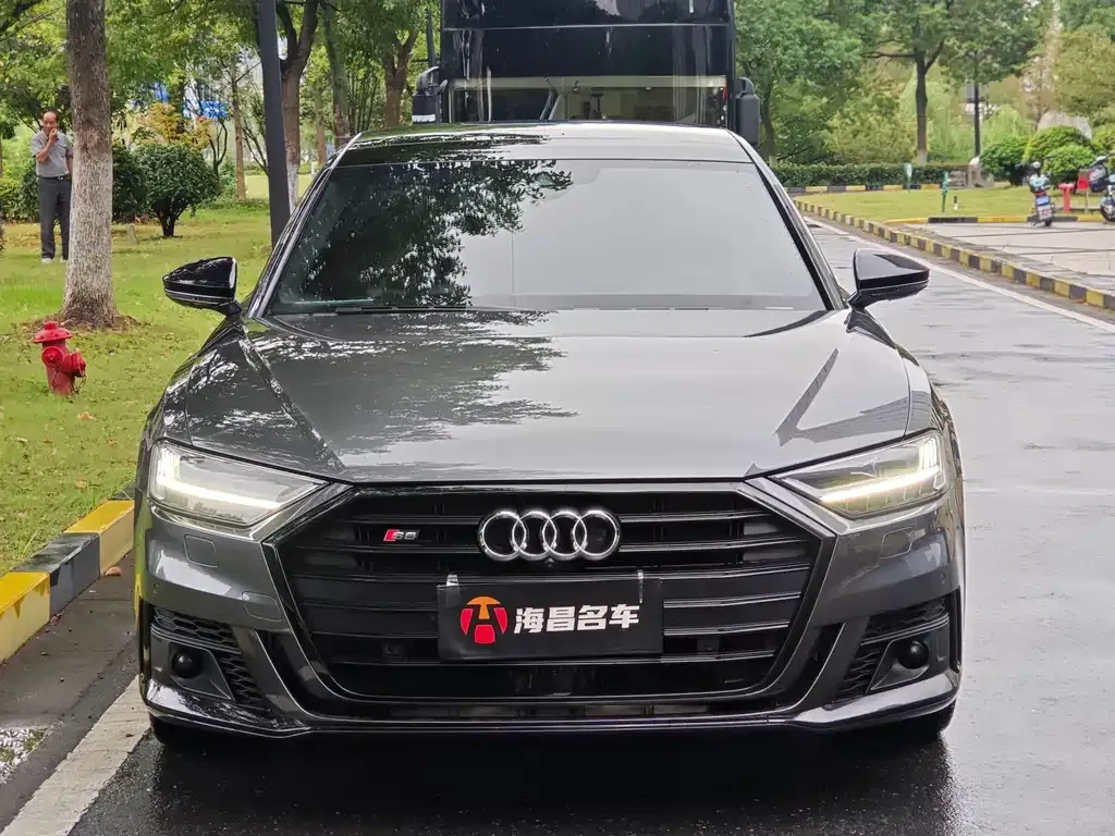 Audi S8 — фото 2