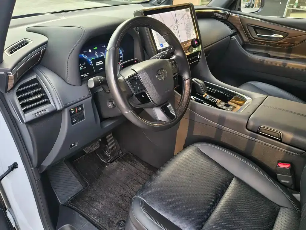 Toyota Alphard — фото 3