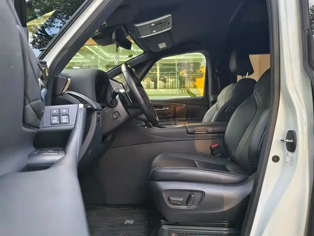Toyota Alphard — фото 4