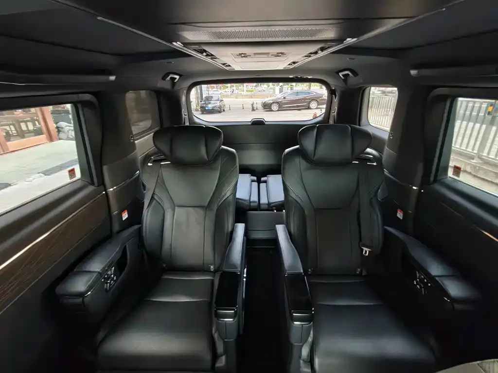 Toyota Alphard — фото 5
