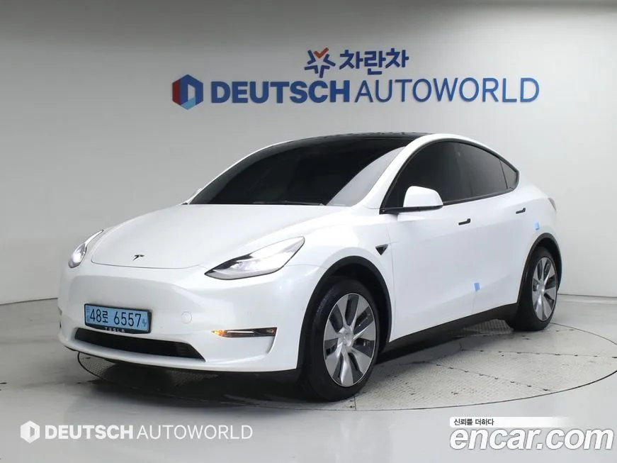 Tesla Model Y — фото 1
