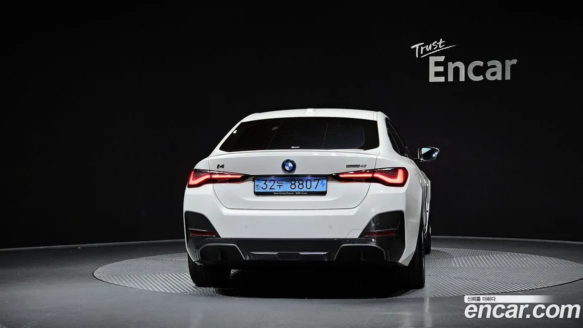 BMW i4 — фото 4