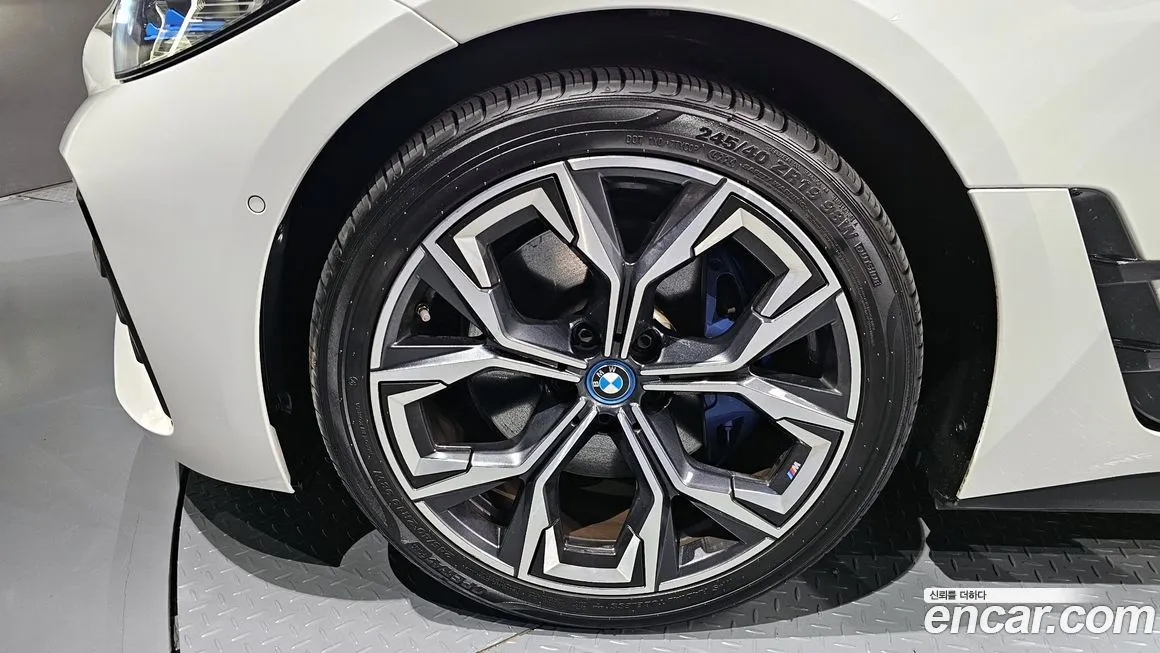 BMW i4 — фото 5