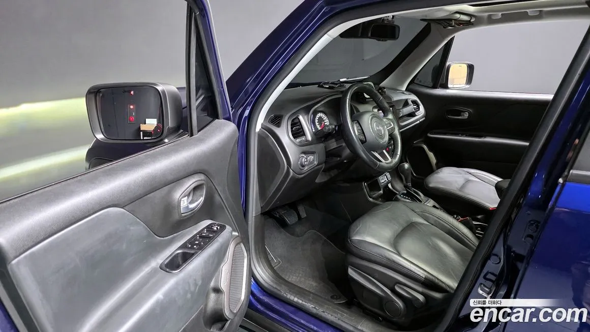 Jeep Renegade — фото 10