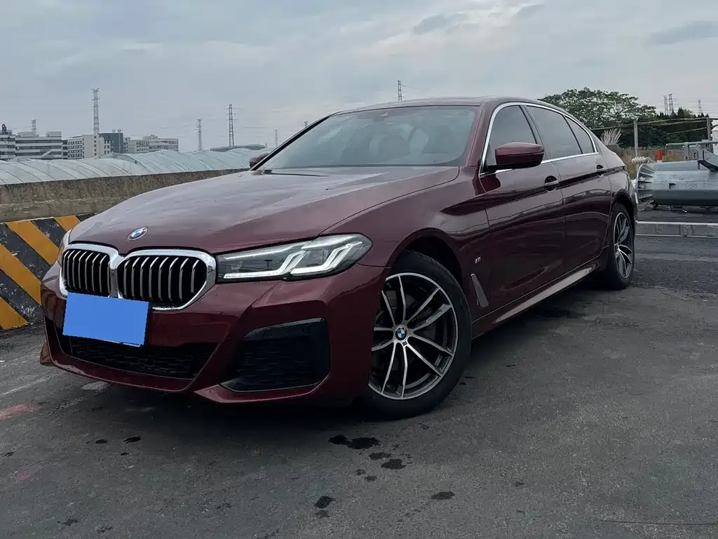 BMW 5 Series — фото 1