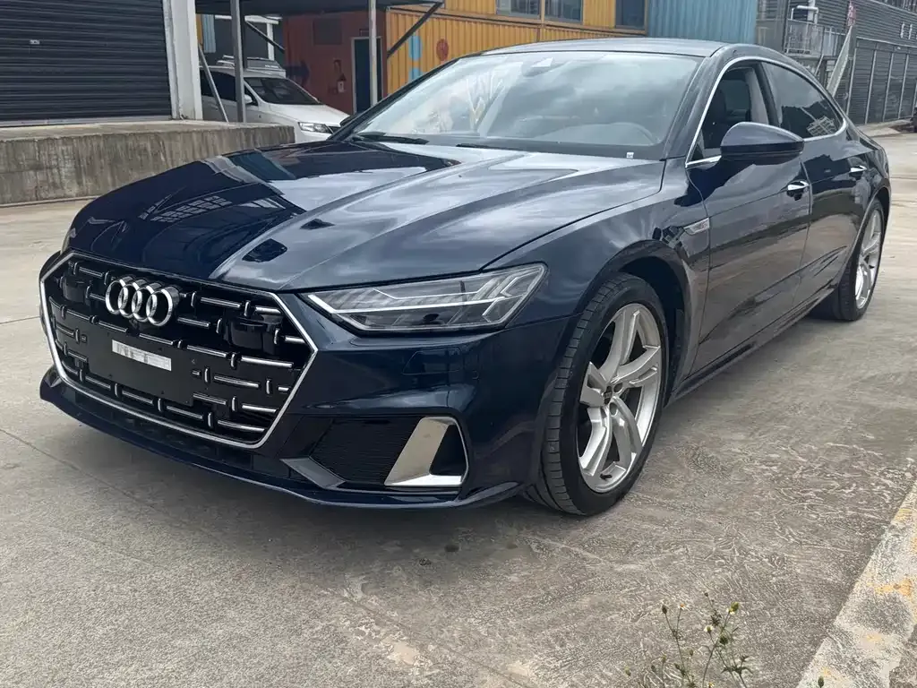 Audi A7L — фото 1