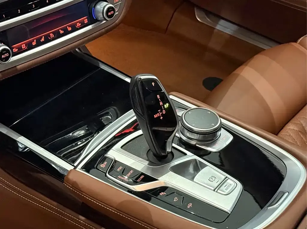 BMW 7 Series — фото 9
