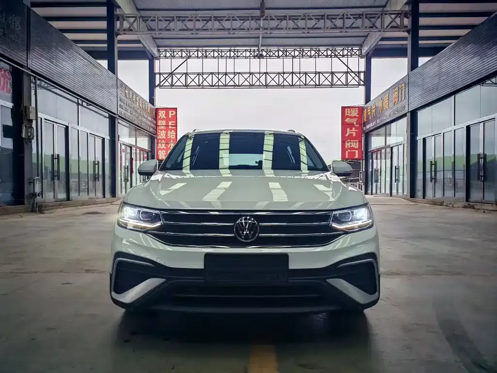 Volkswagen Tiguan L — фото 2
