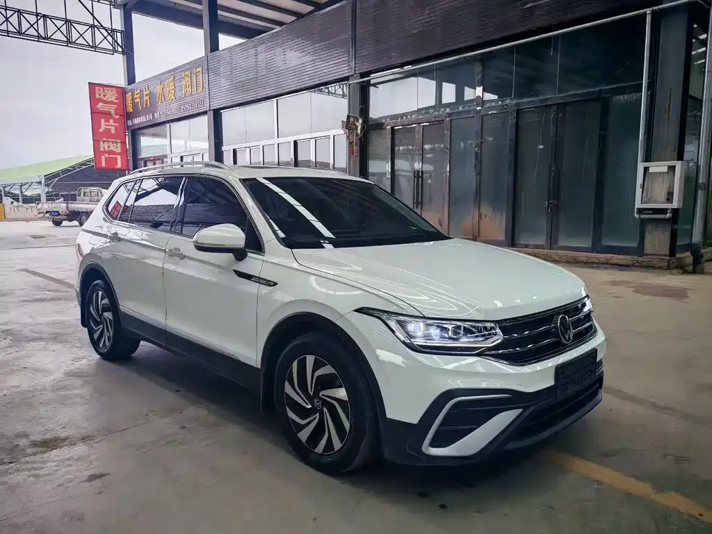 Volkswagen Tiguan L — фото 3