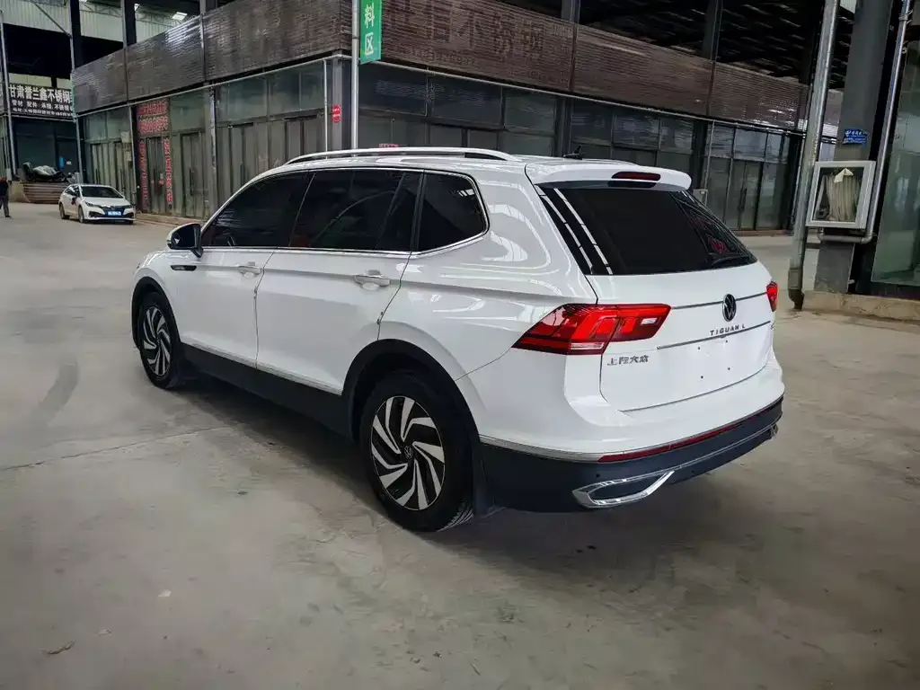 Volkswagen Tiguan L — фото 4