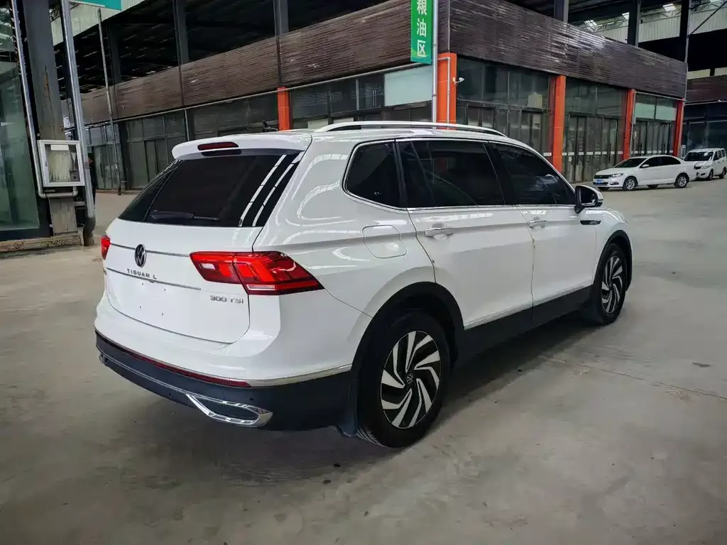 Volkswagen Tiguan L — фото 6