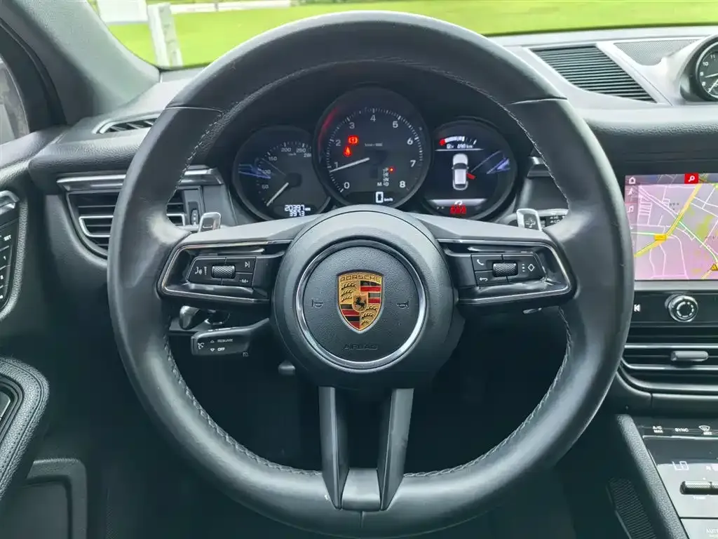 Porsche Macan — фото 9