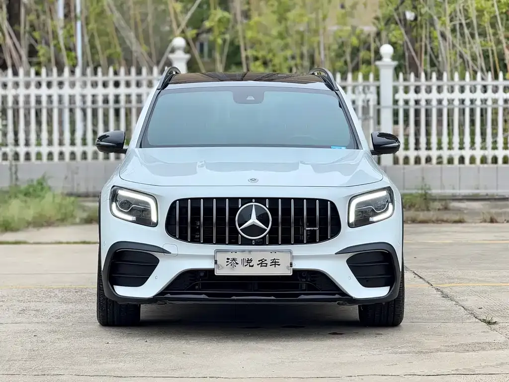 Mercedes-Benz GLB AMG — фото 1