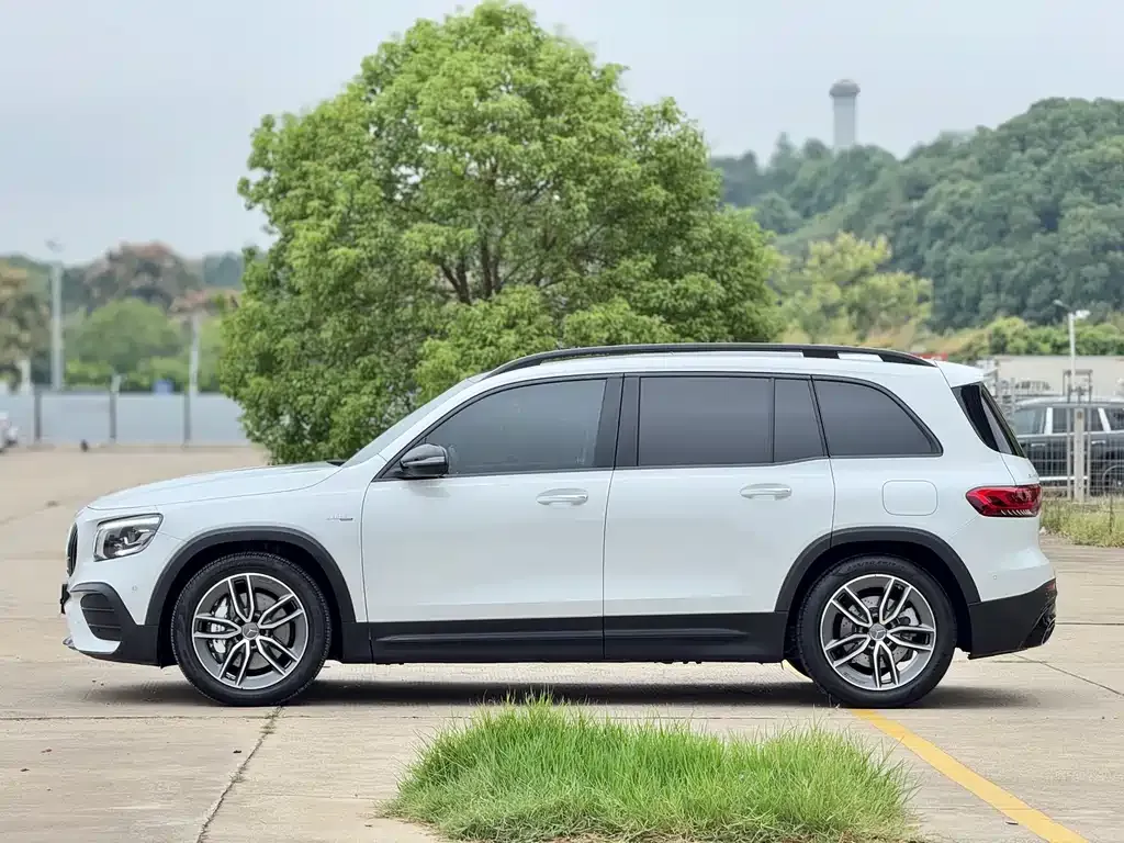 Mercedes-Benz GLB AMG — фото 4