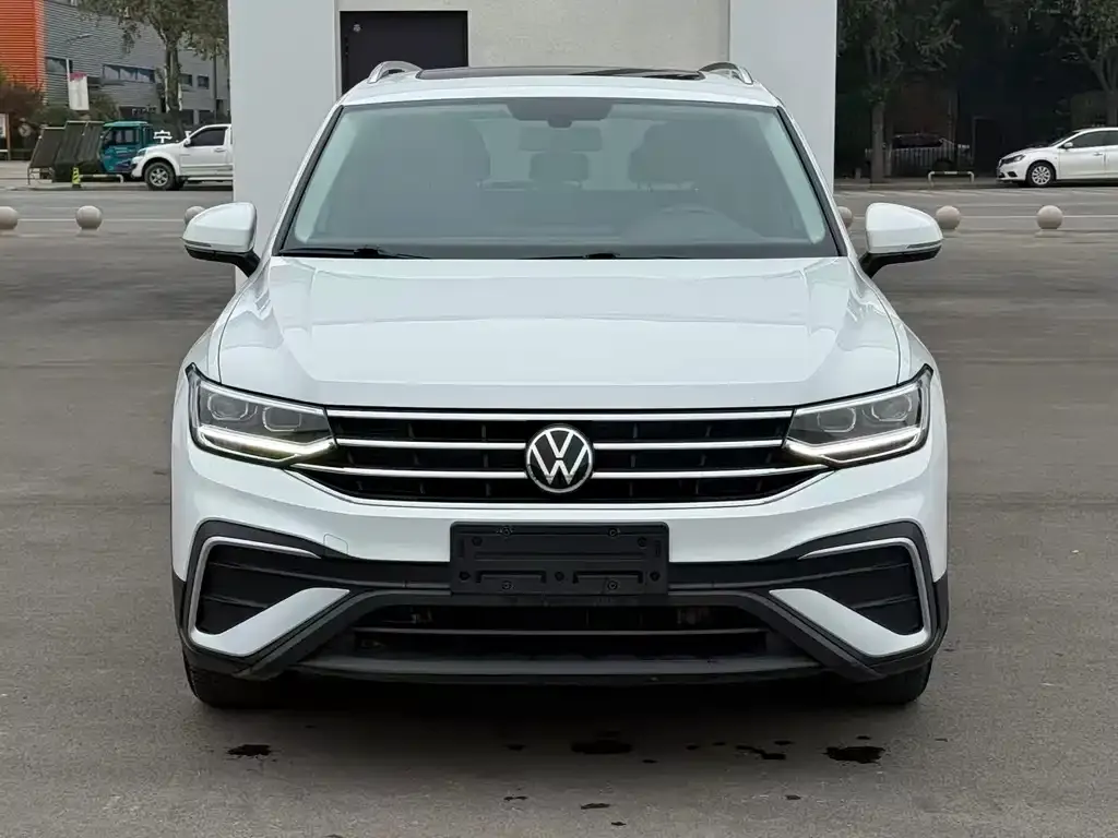 Volkswagen Tiguan L — фото 2