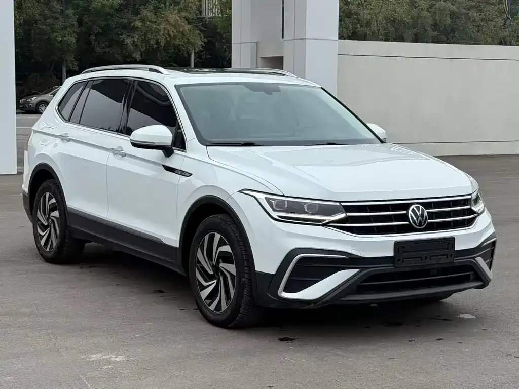 Volkswagen Tiguan L — фото 3