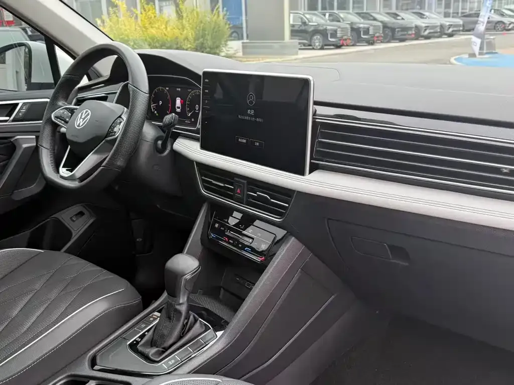 Volkswagen Tiguan L — фото 6