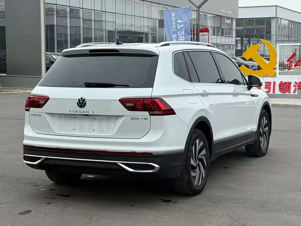 Volkswagen Tiguan L — фото 7