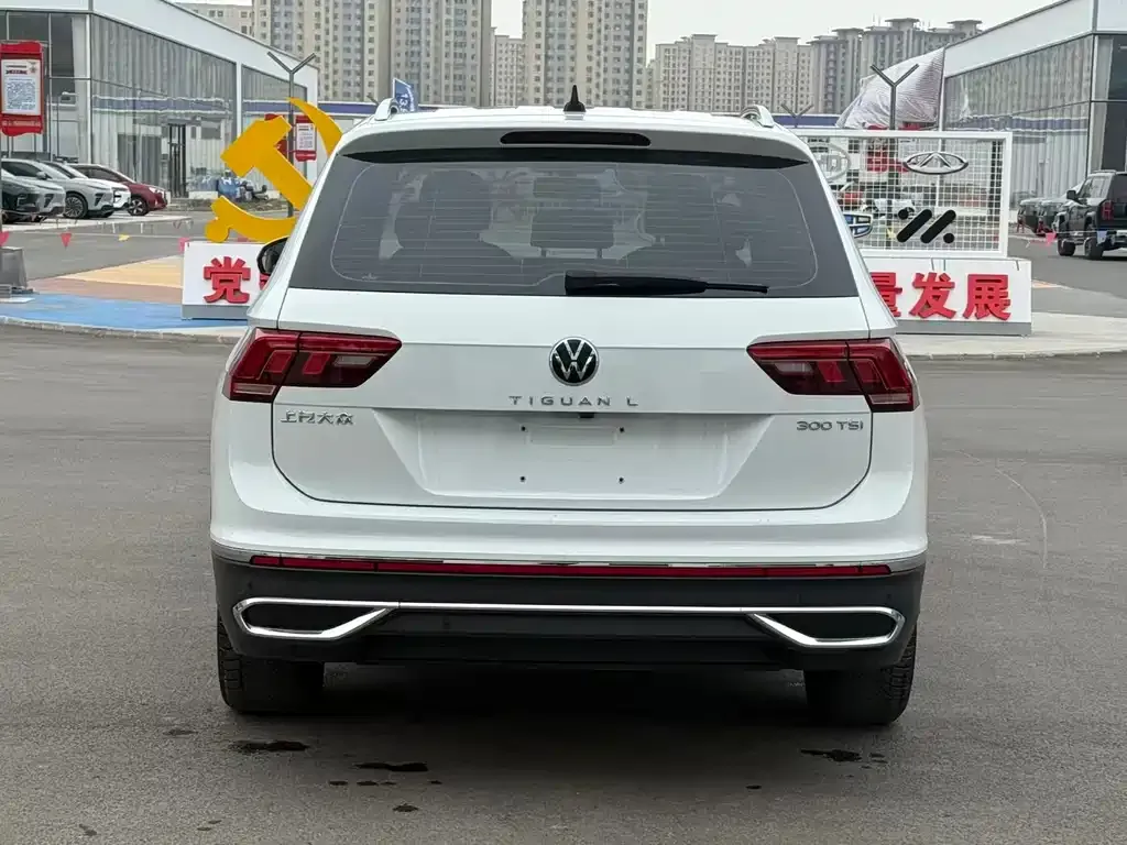 Volkswagen Tiguan L — фото 8