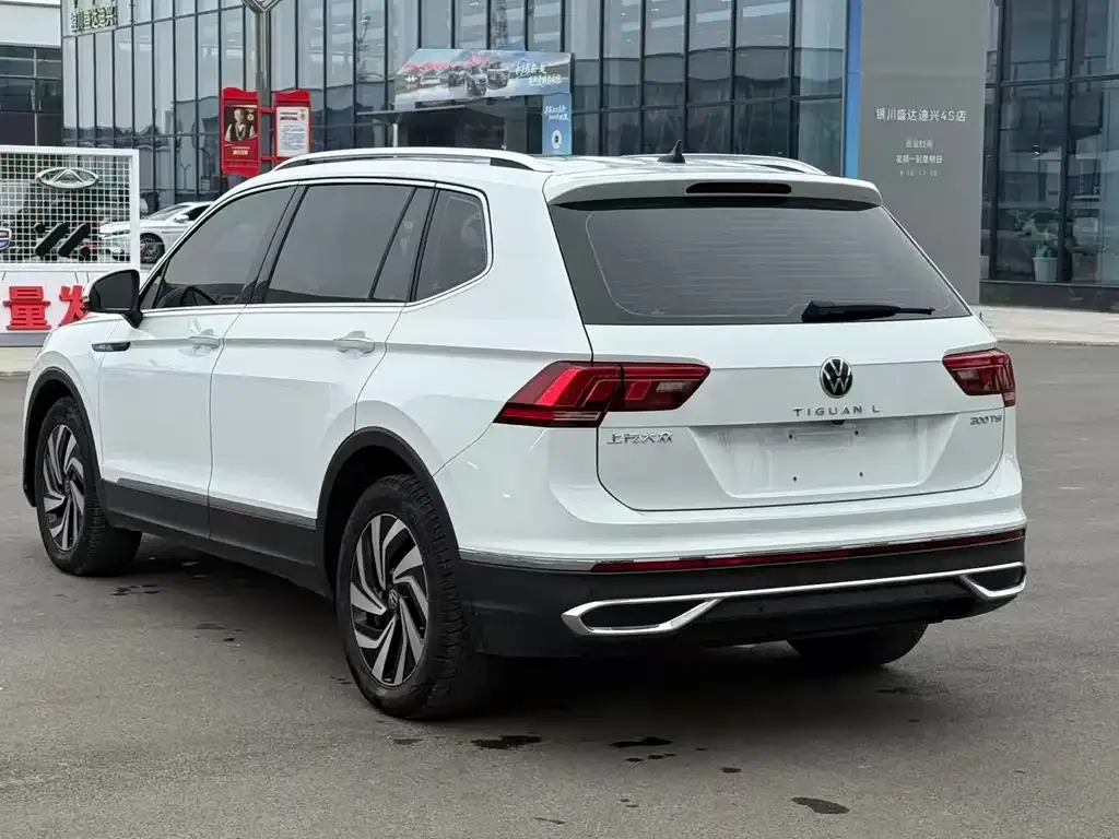 Volkswagen Tiguan L — фото 9