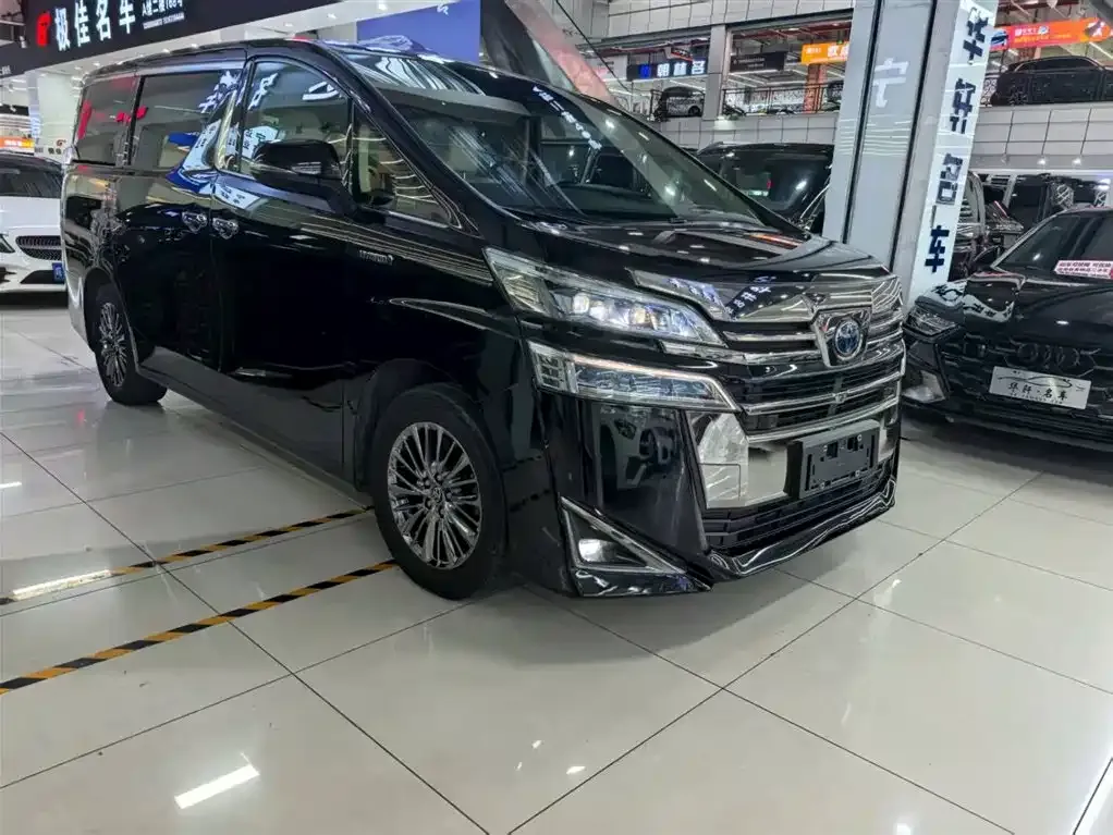 Toyota Vellfire — фото 1