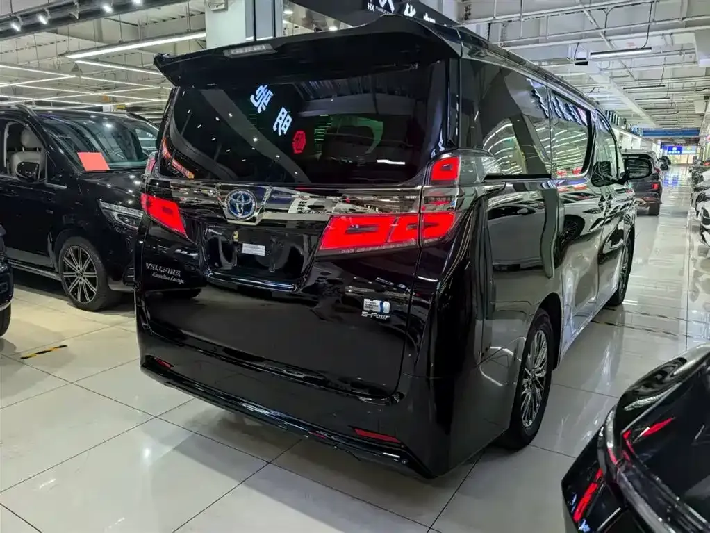Toyota Vellfire — фото 4