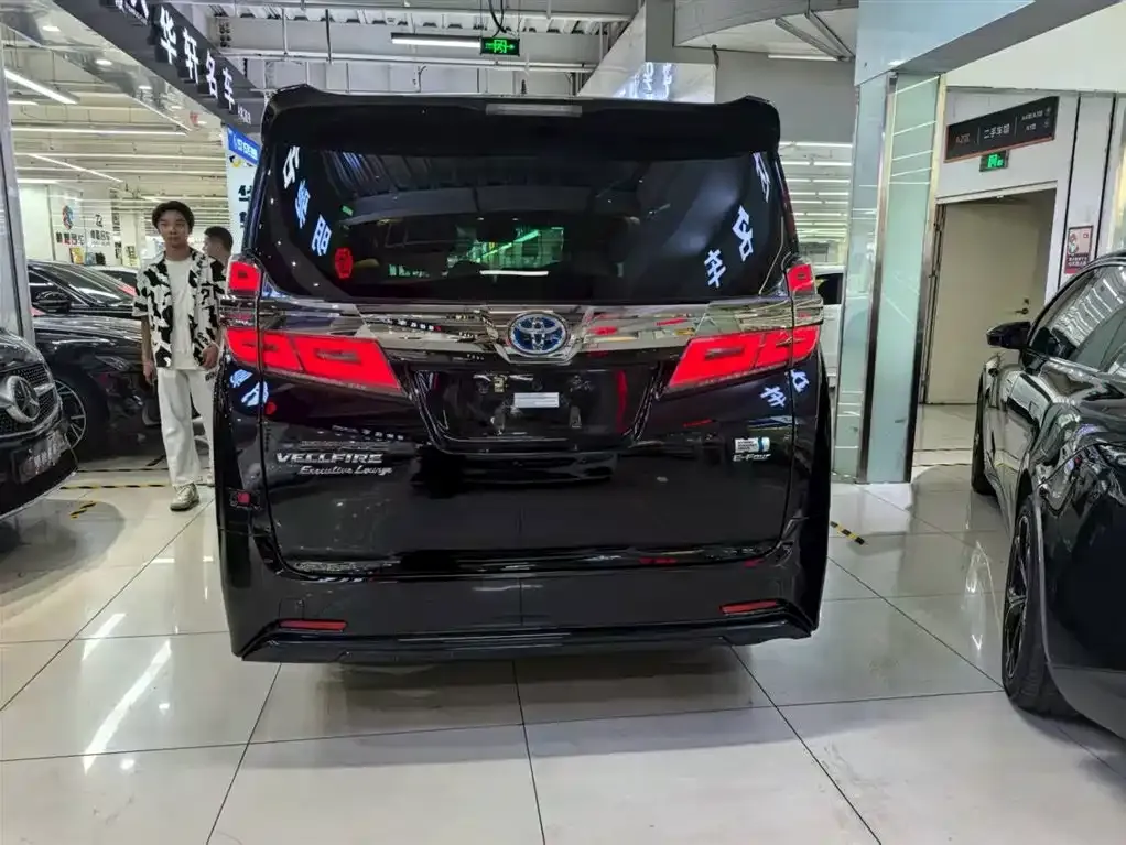 Toyota Vellfire — фото 5