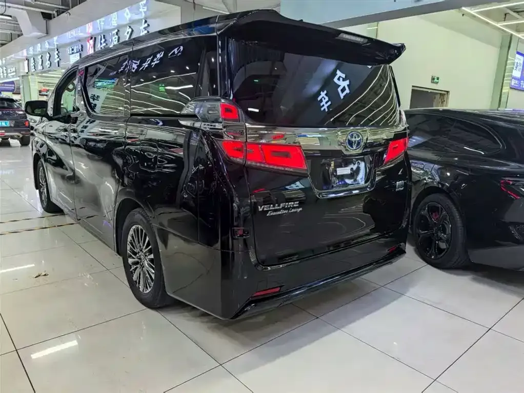 Toyota Vellfire — фото 6