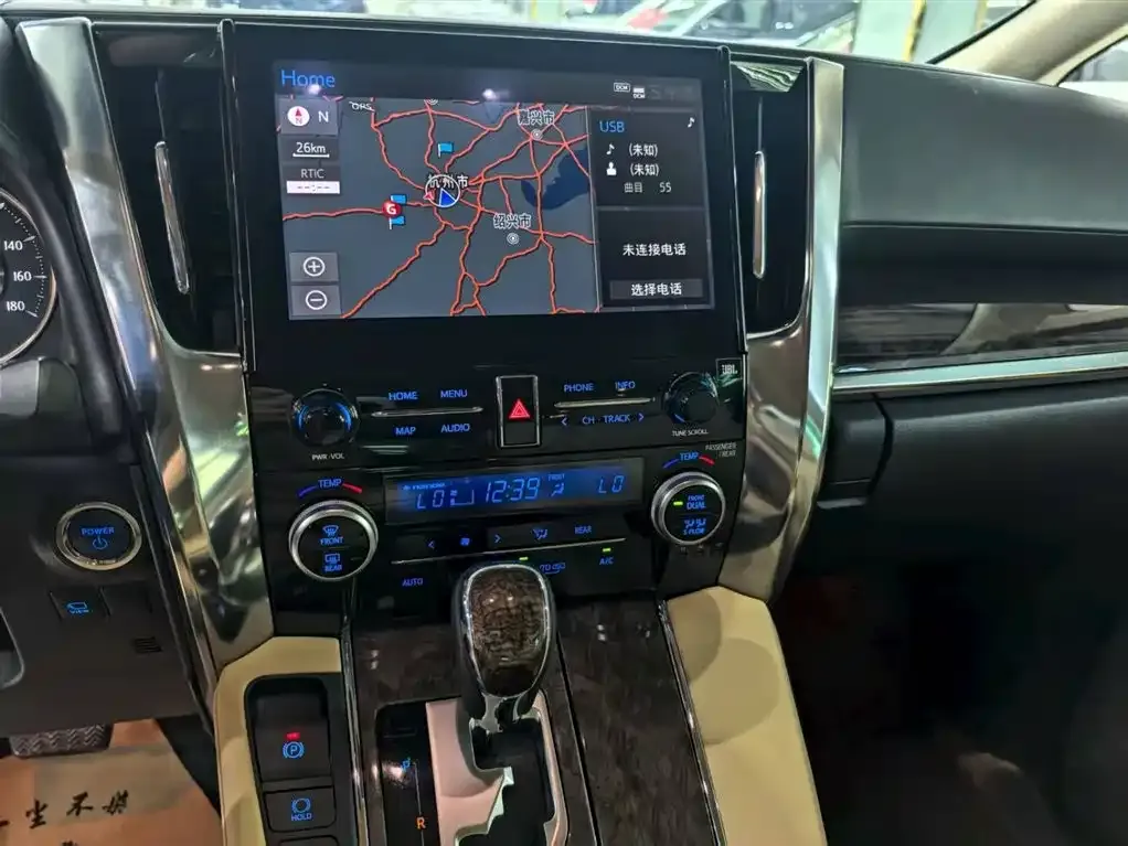 Toyota Vellfire — фото 9