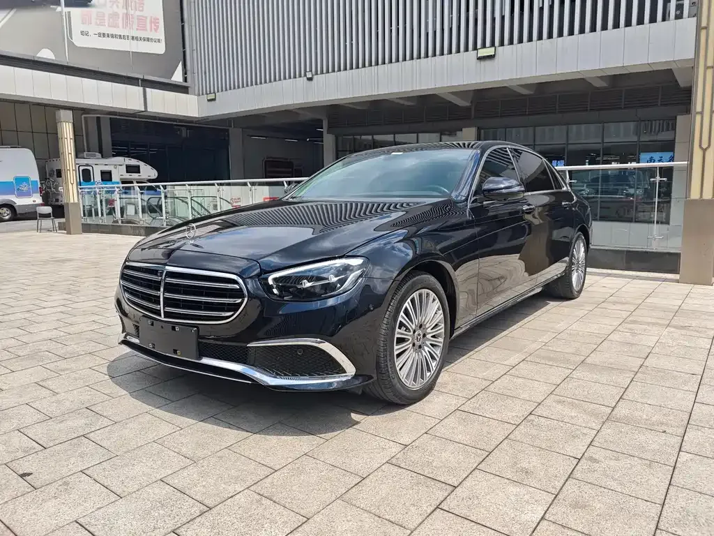 Mercedes-Benz E-Class — фото 1